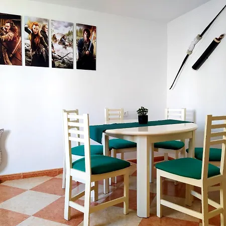 Movie Stars Apartment, Apartment *